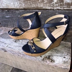 Marc Fisher Navy w/Gold Criss Cross Sandal 9.5M